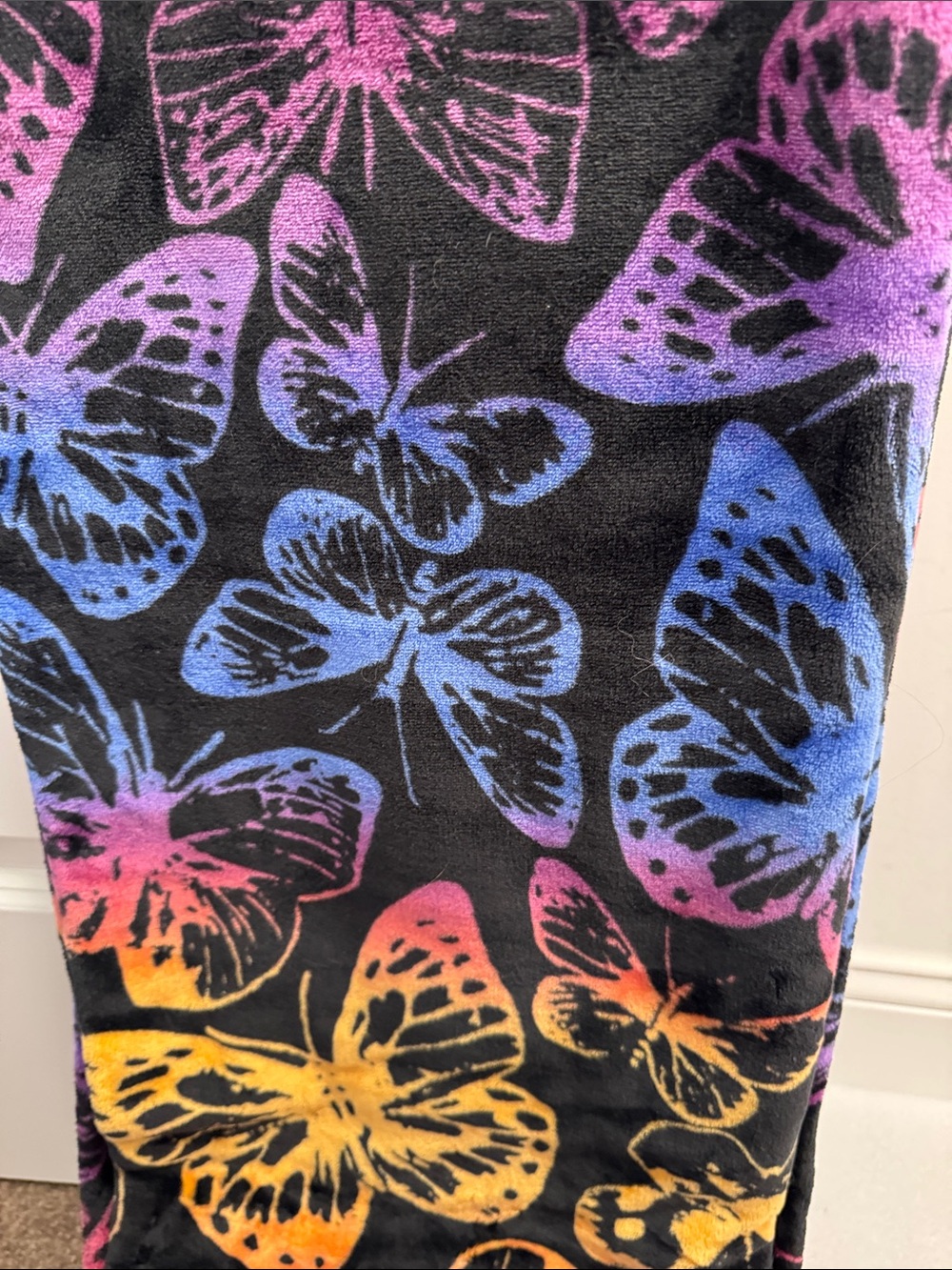 Betsey Johnson butterfly fleece throw blanket 60” x 70” NWOT - Picture 3 of 4